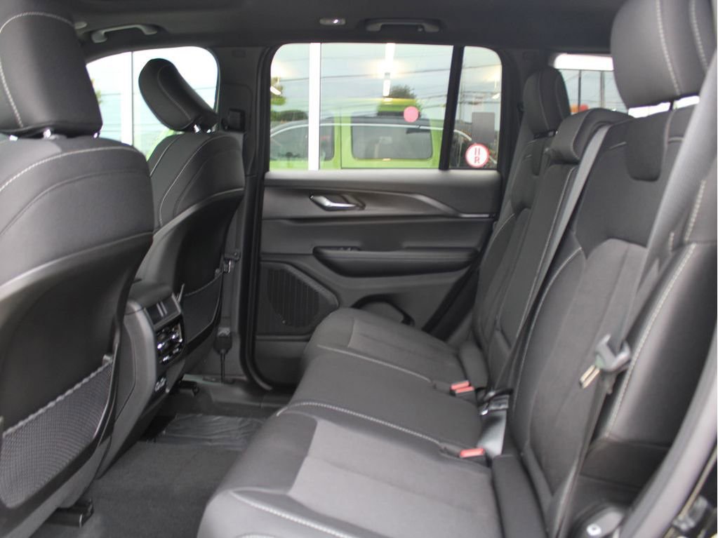 New 2025 Jeep Grand Cherokee Laredo X w/ Luxury Tech Group I image 32