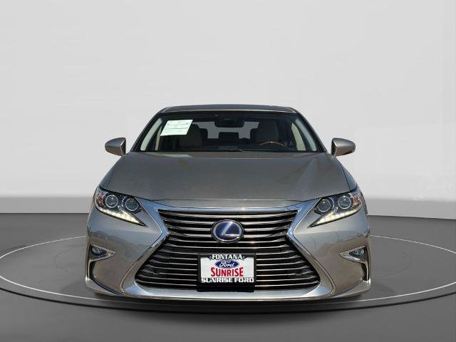 Used 2018 Lexus ES 300h w/ Luxury Package FWD image 3