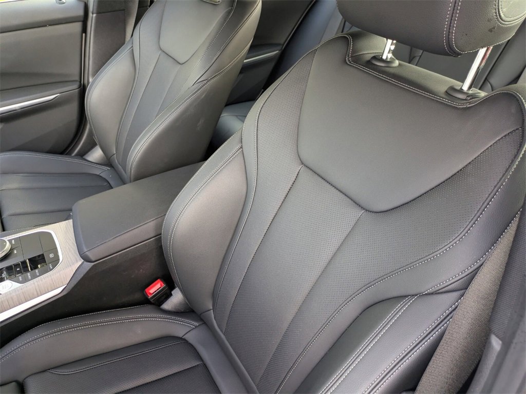 Used 2025 BMW 330i Sedan image 11