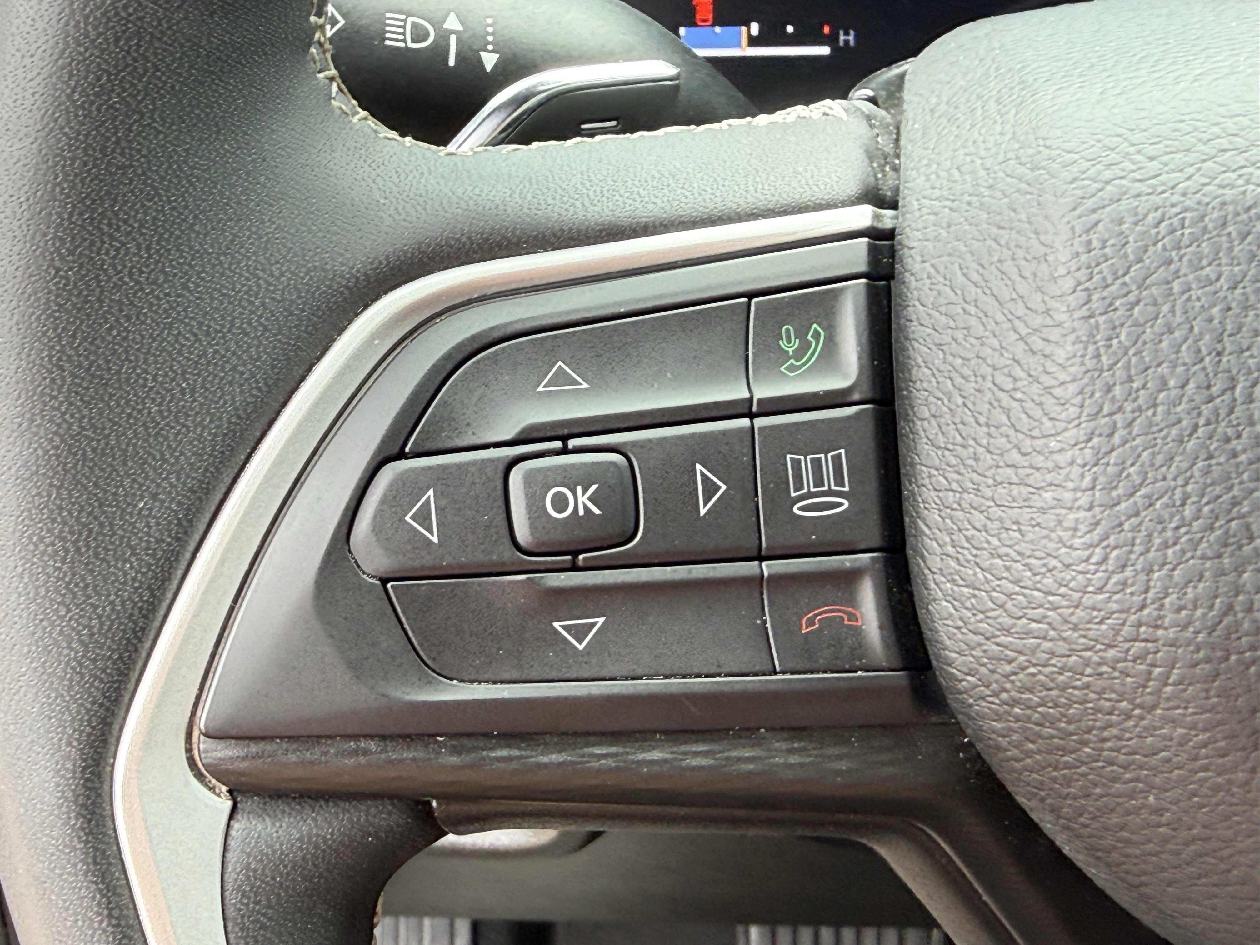 Used 2023 Jeep Grand Cherokee L Laredo image 16