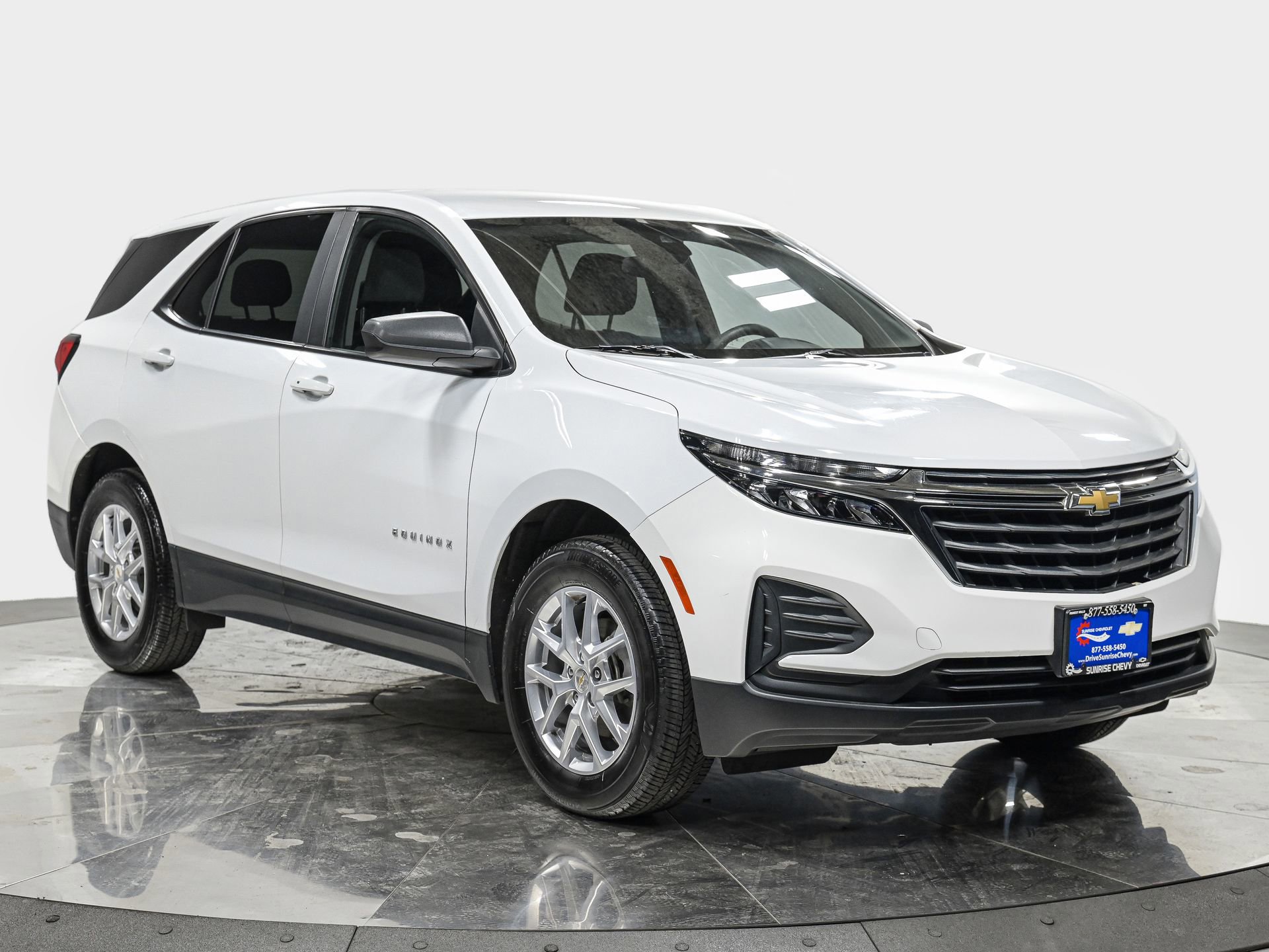 Used 2024 Chevrolet Equinox LS w/ LS Convenience Package image 9