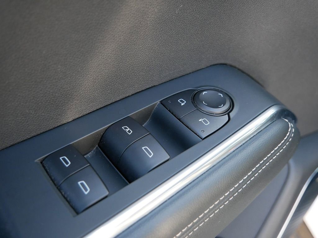 Used 2023 GMC Terrain SLT w/ Infotainment Package II image 16