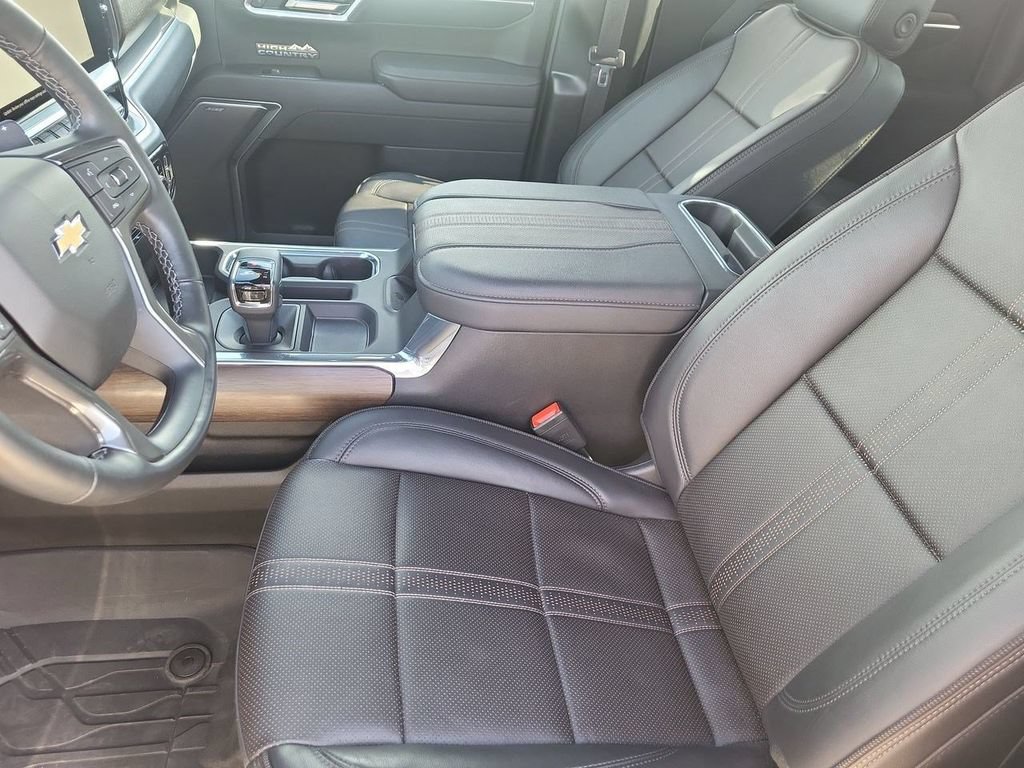 Used 2025 Chevrolet Silverado 1500 High Country w/ High Country Premium Package AWD/4WD image 26