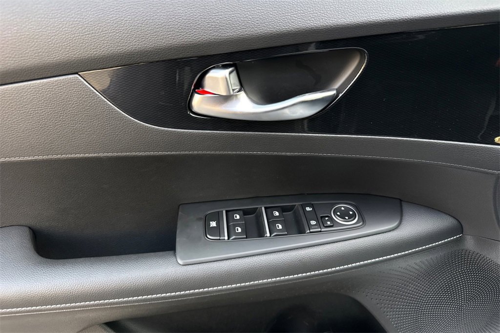 Used 2023 Kia Forte GT-Line image 11