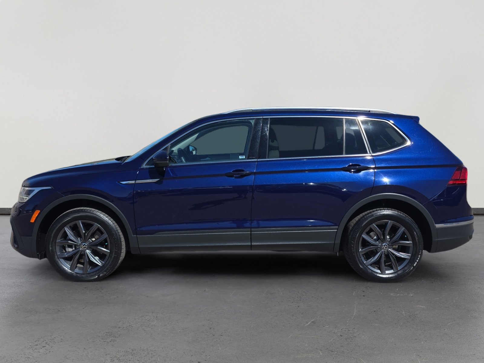Used 2022 Volkswagen Tiguan SE image 2