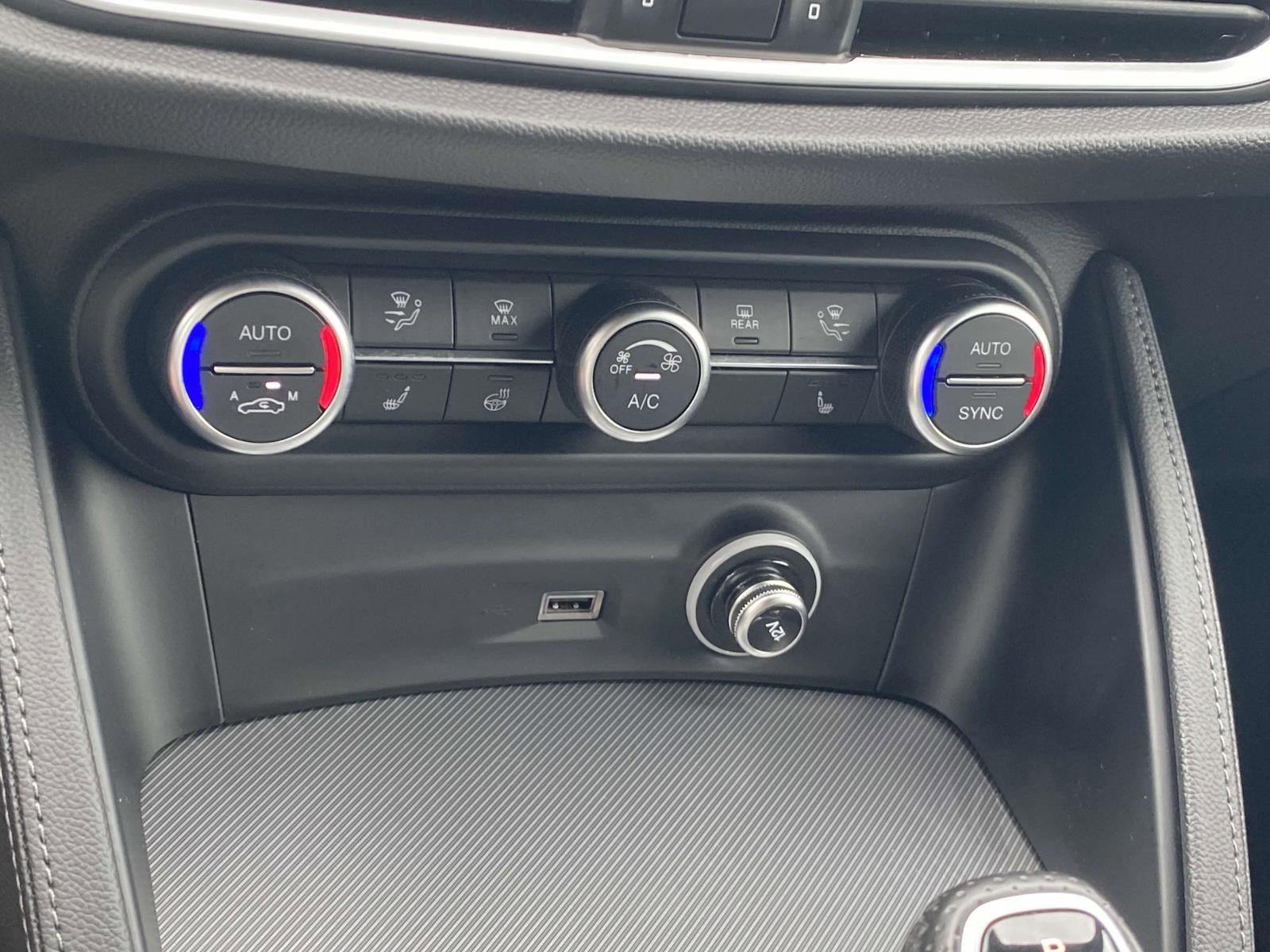 Used 2022 Alfa Romeo Stelvio Veloce image 7