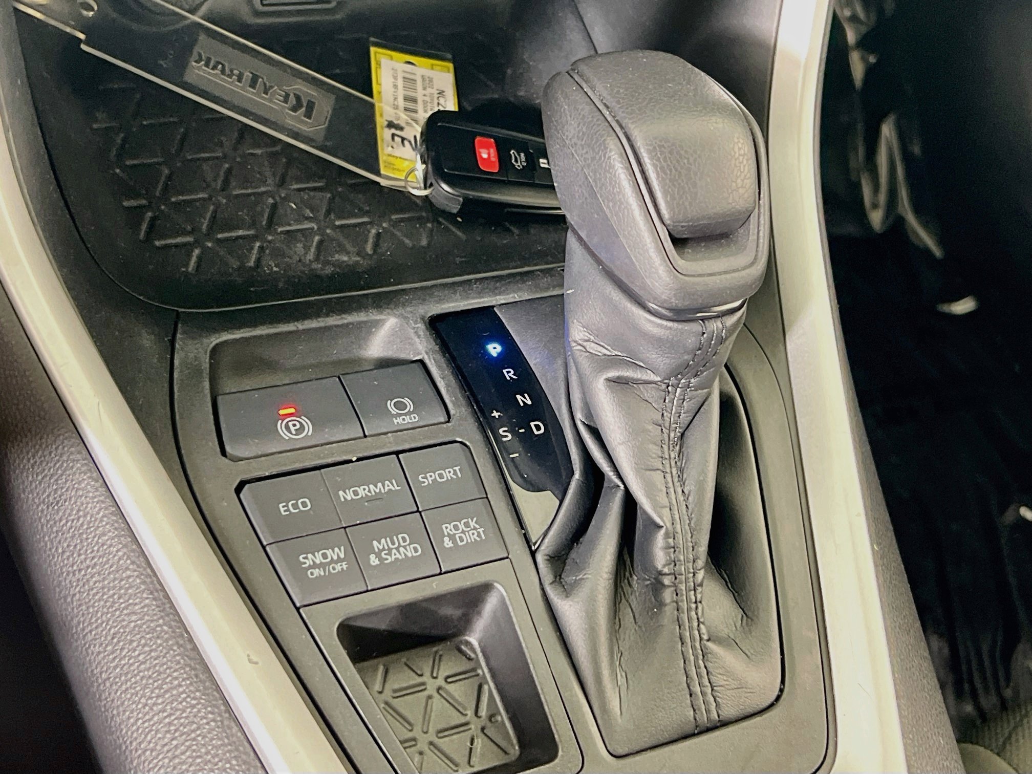 Used 2022 Toyota RAV4 XLE w/ Convenience Package AWD/4WD image 16