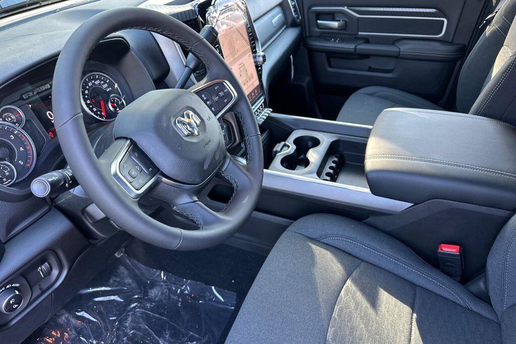 New 2026 RAM 2500 Big Horn AWD/4WD image 10