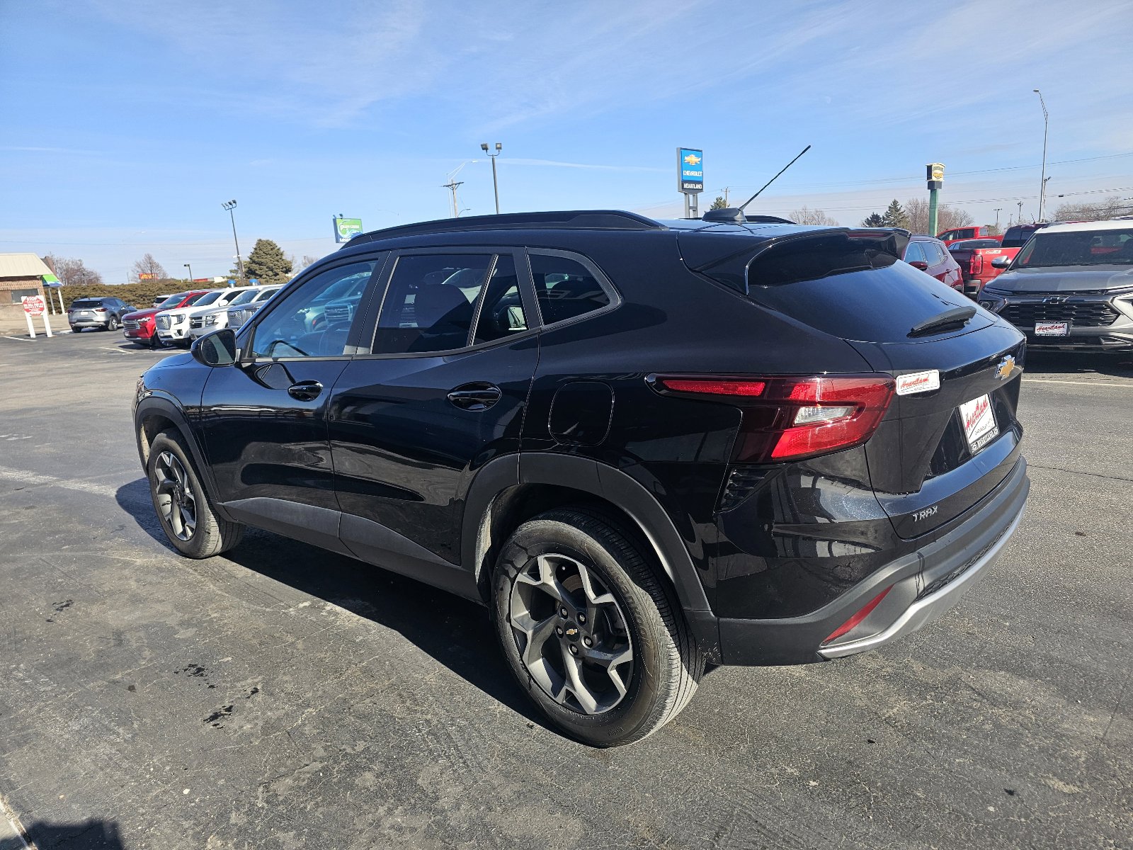 Used 2025 Chevrolet Trax LT w/ LT Convenience Package FWD image 5