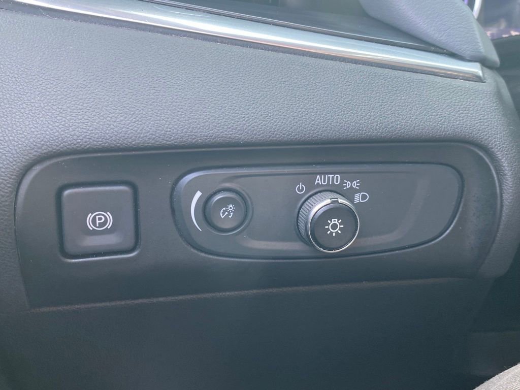 Used 2020 Buick Enclave Premium w/ Sun and Sites Package image 27