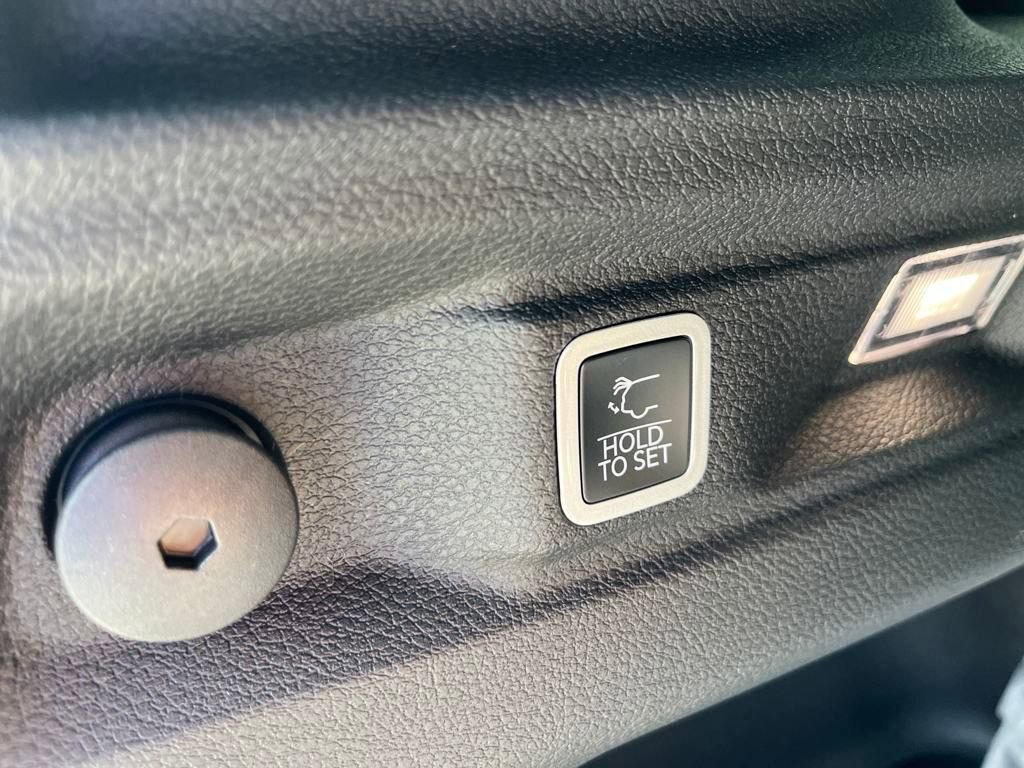 New 2025 Jeep Grand Cherokee L Laredo w/ Luxury Tech Group I image 26