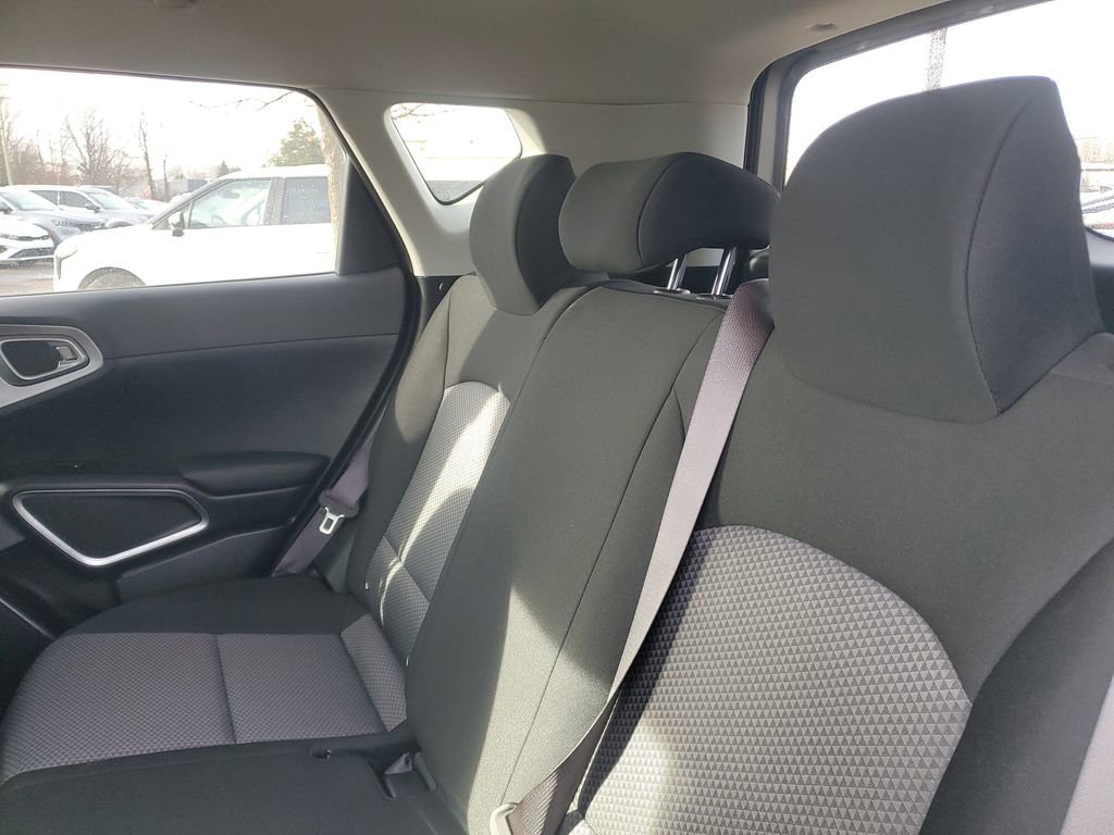 Used 2025 Kia Soul LX w/ LX Technology Package image 25