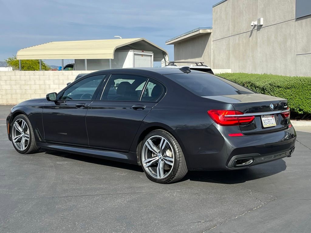 Used 2019 BMW 750i w/ M Sport Package image 2