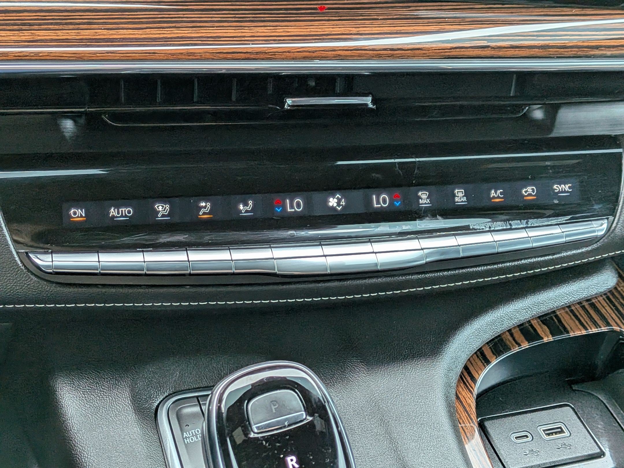 Certified 2024 Cadillac Escalade Premium Luxury w/ Performance Package AWD/4WD image 23