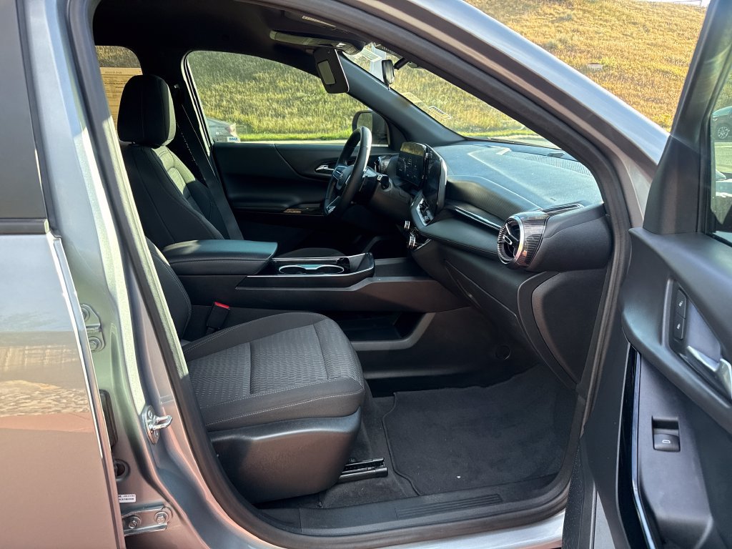 Used 2025 Chevrolet Equinox LT FWD image 30