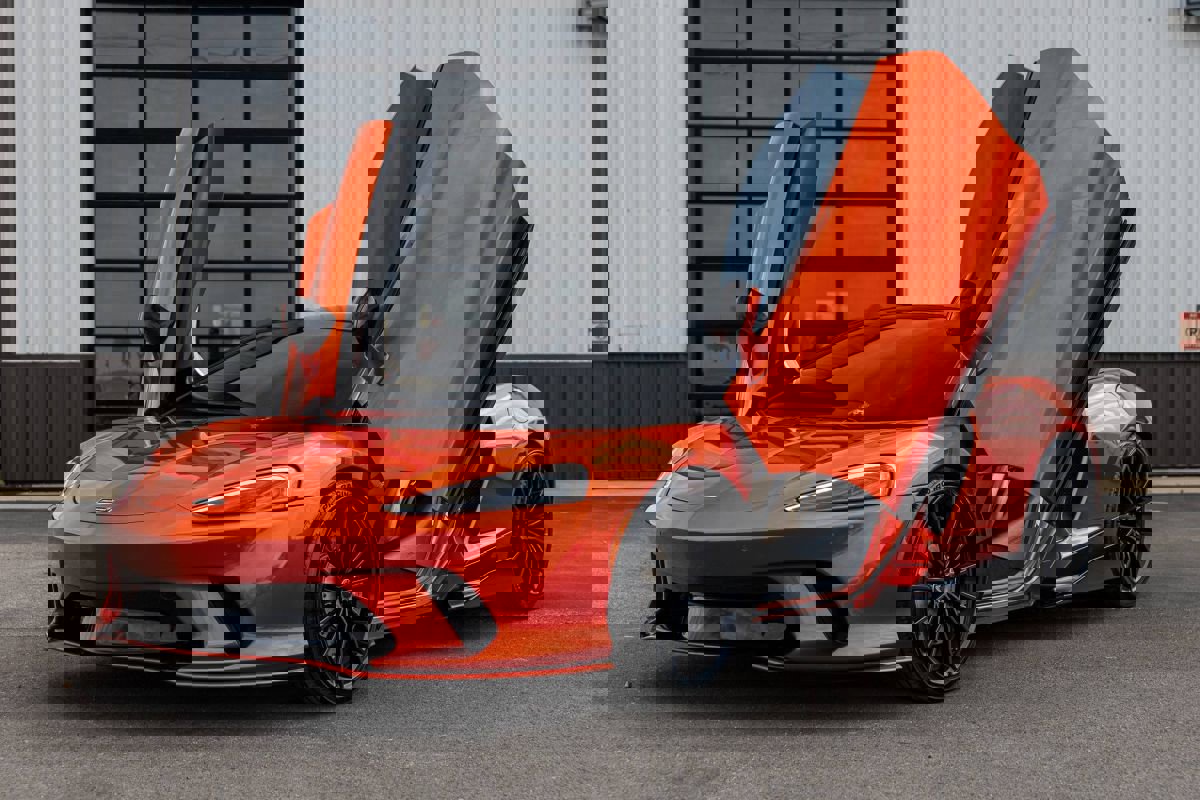 Used 2020 McLaren GT RWD image 1