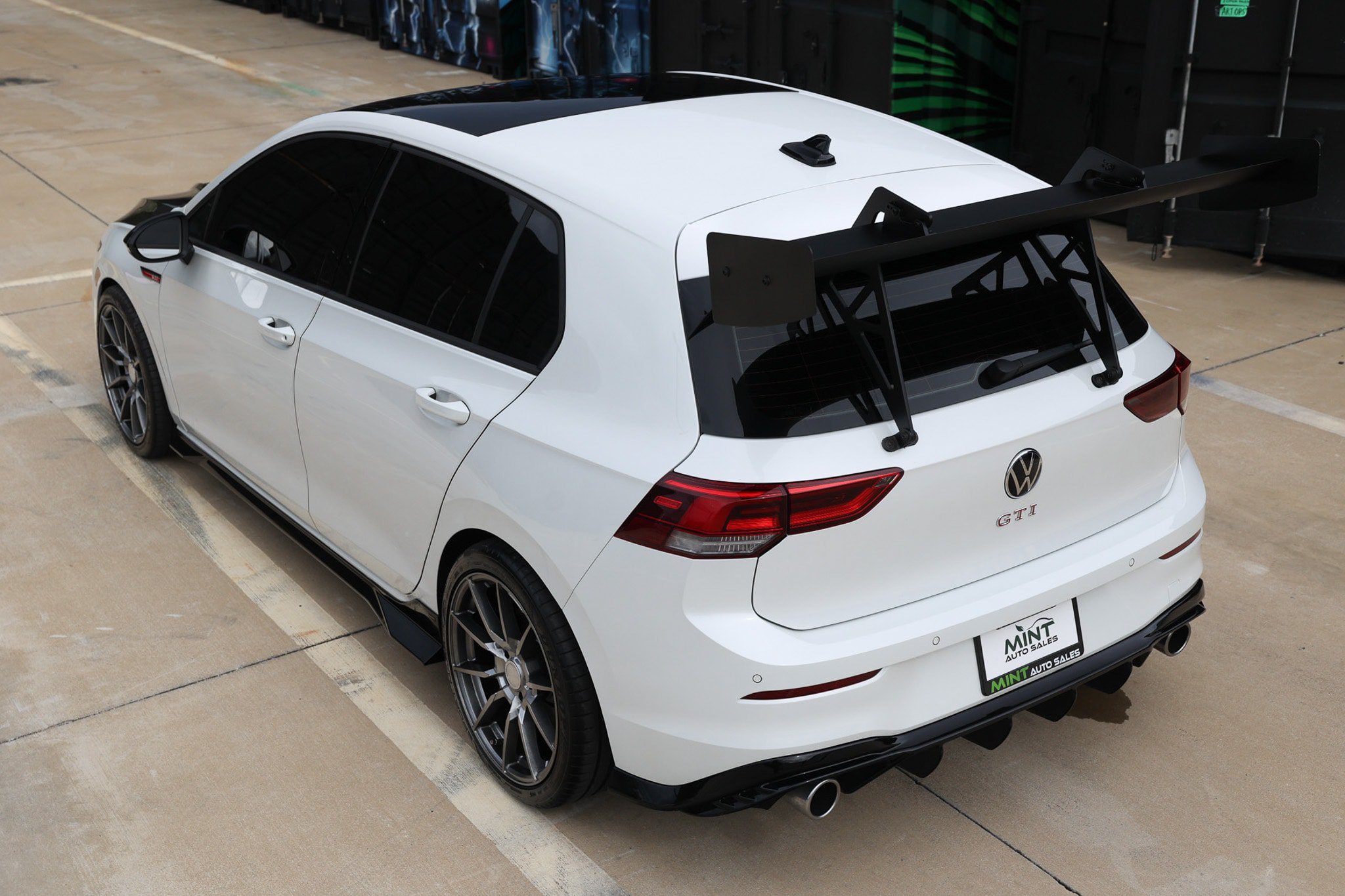 Used 2024 Volkswagen GTI SE FWD image 8