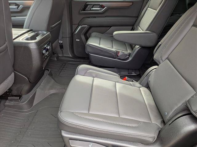 New 2026 GMC Yukon Denali w/ Denali Reserve Package AWD/4WD image 17