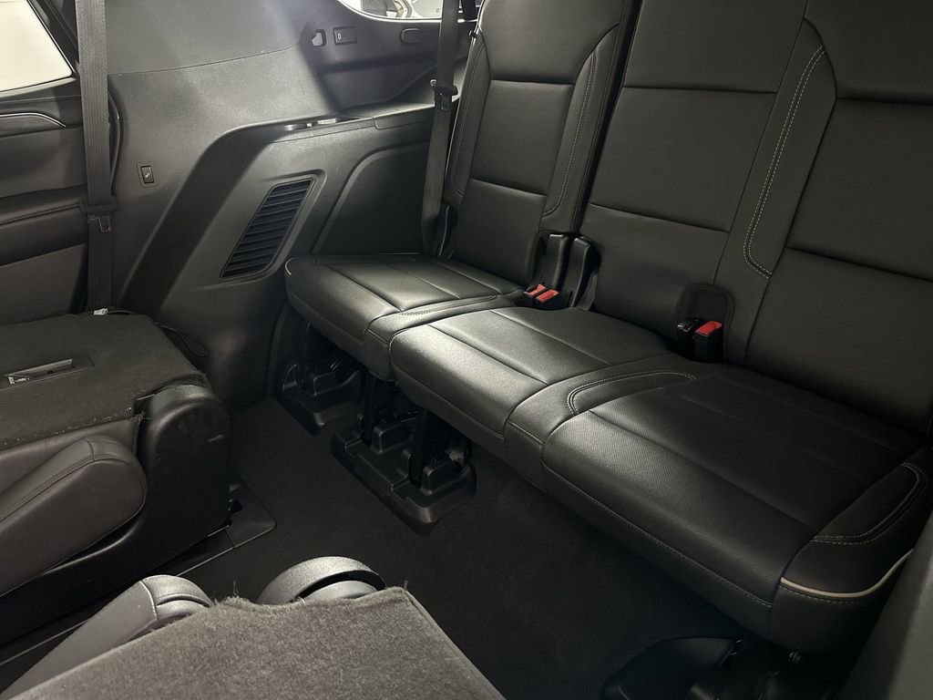Used 2023 GMC Yukon SLT w/ SLT Premium Package image 28
