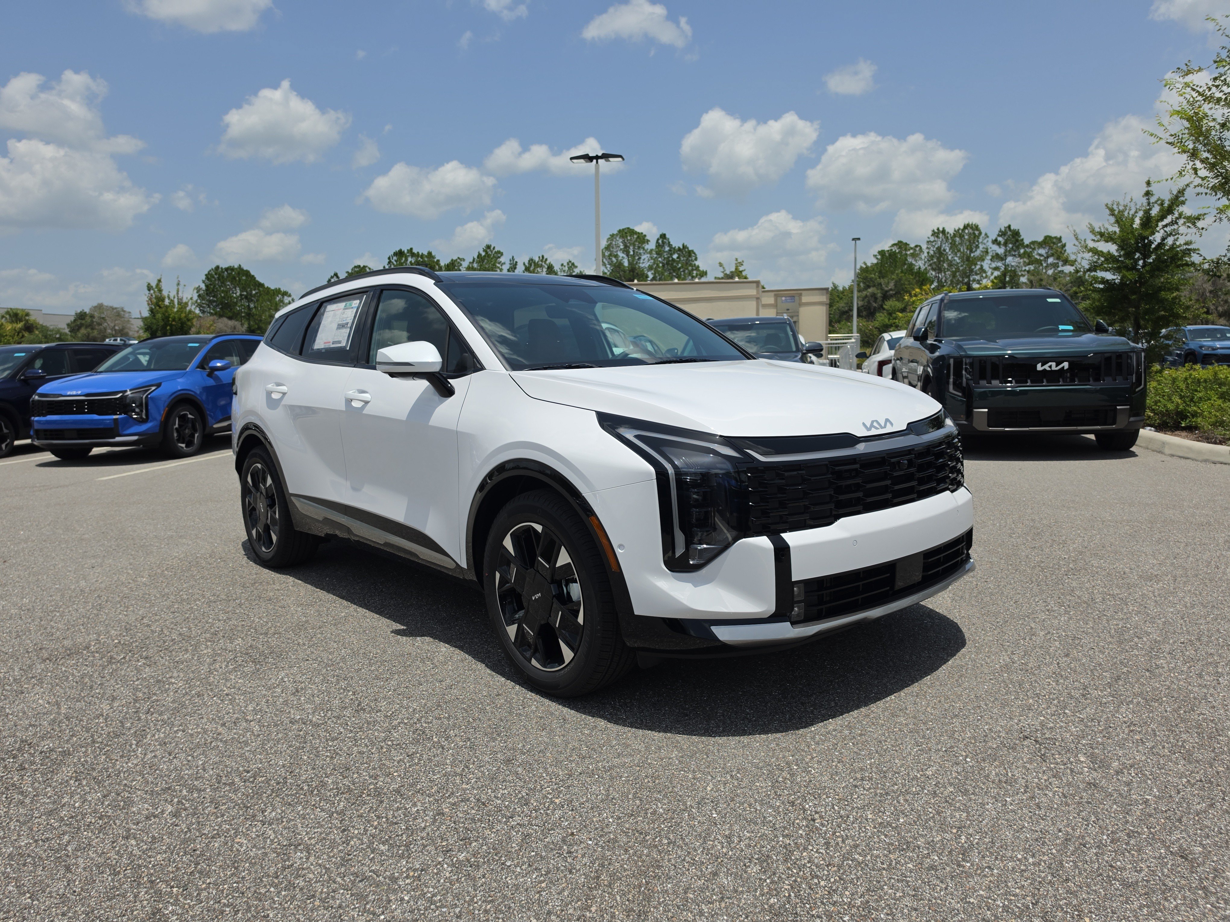 New 2026 Kia Sportage SX FWD image 2