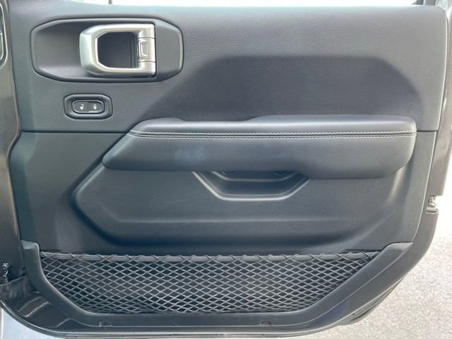 Used 2018 Jeep Wrangler Unlimited Sahara w/ Dual Top Group image 27