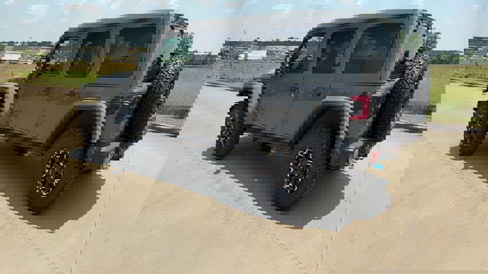 New 2023 Jeep Wrangler Unlimited Rubicon 4xe w/ Cold Weather Group image 6