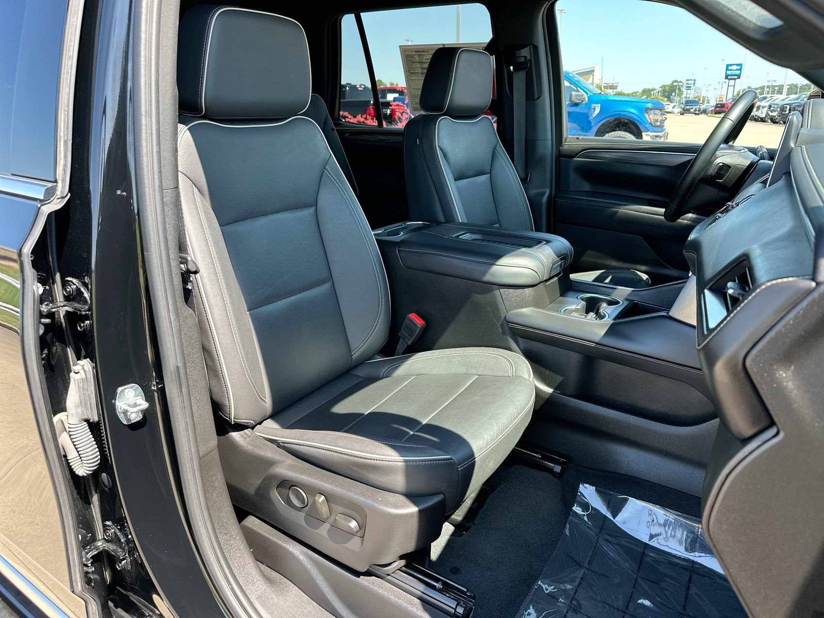 Used 2024 GMC Yukon SLT AWD/4WD image 25