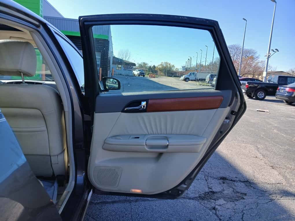 Used 2007 INFINITI M35 x w/ Technology Pkg image 16