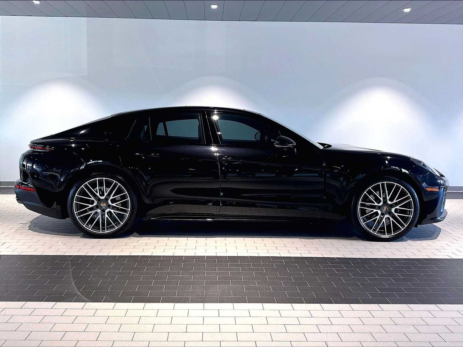 Used 2024 Porsche Panamera 4 w/ Premium Package AWD/4WD image 11
