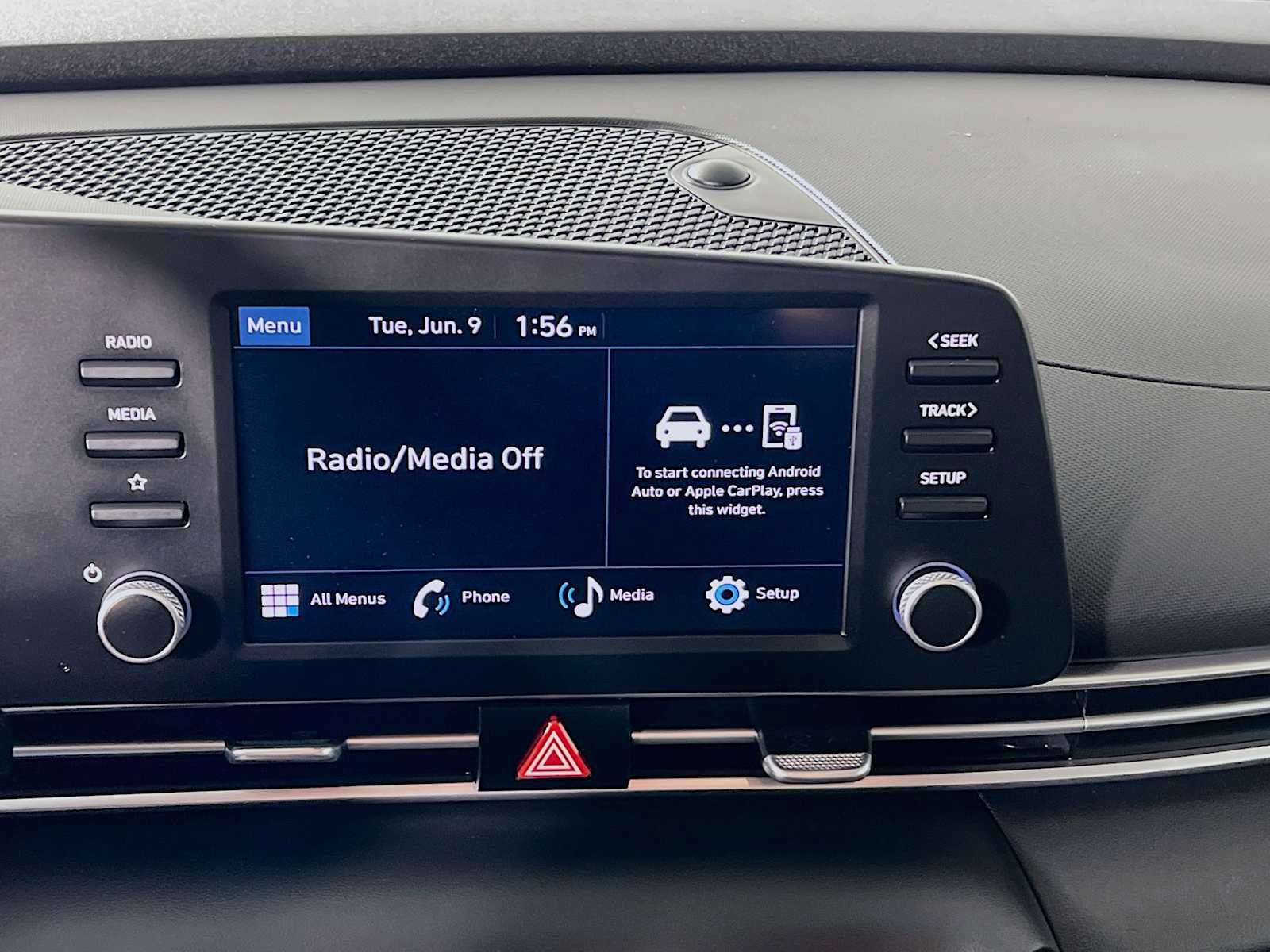 Certified 2025 Hyundai Elantra SE FWD image 14