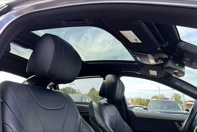 Used 2017 Mercedes-Benz S 550 Sedan image 26