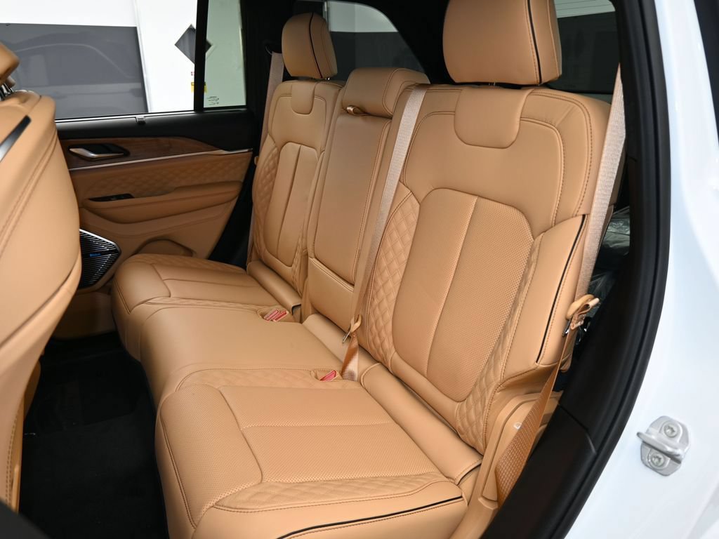 New 2025 Jeep Grand Cherokee Summit AWD/4WD image 36