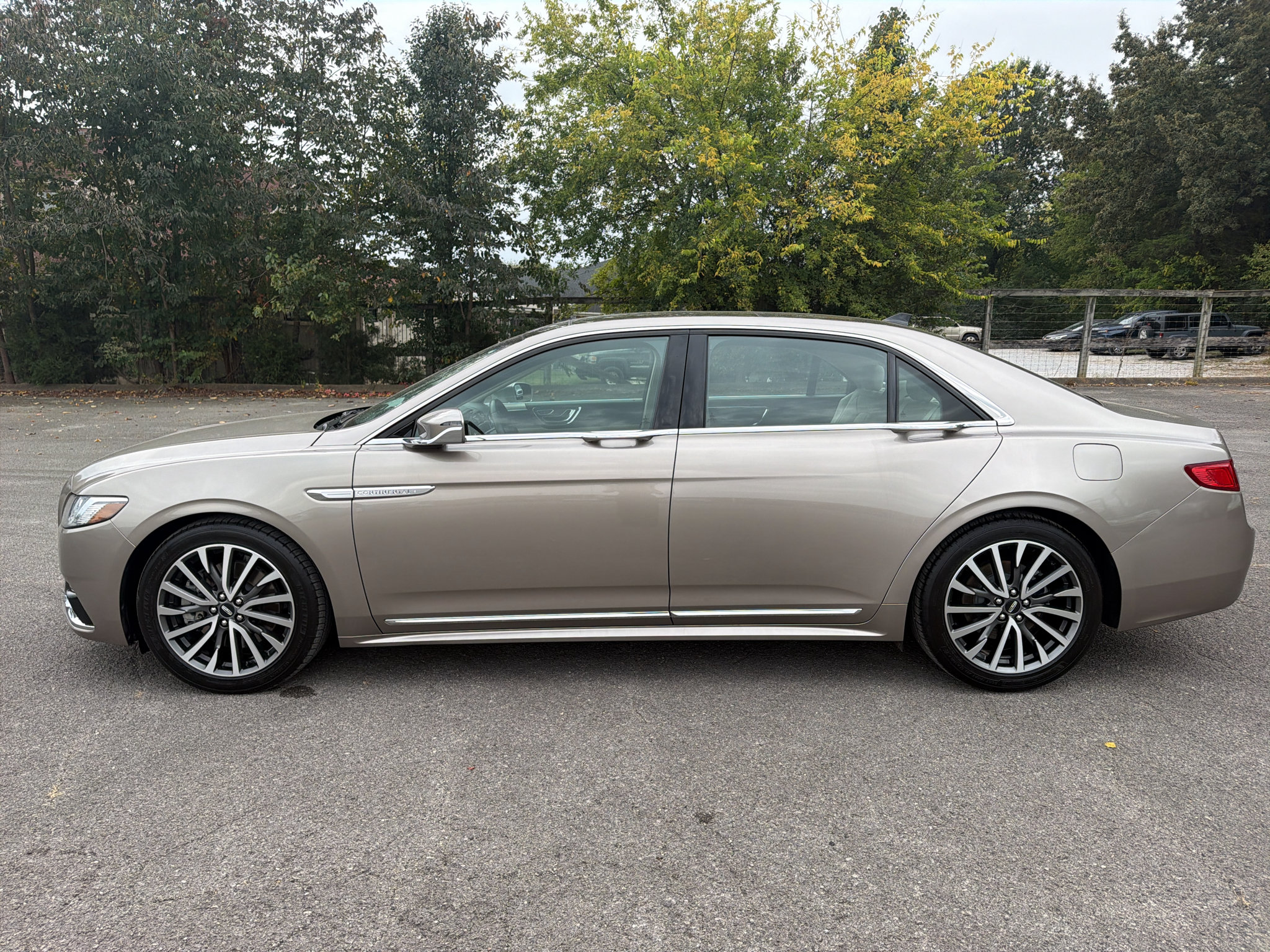 Used 2018 Lincoln Continental Select w/ Continental Climate Package FWD image 8
