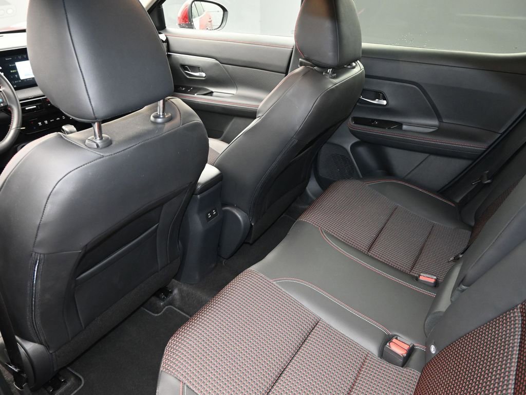 Used 2025 Nissan Kicks SR image 13