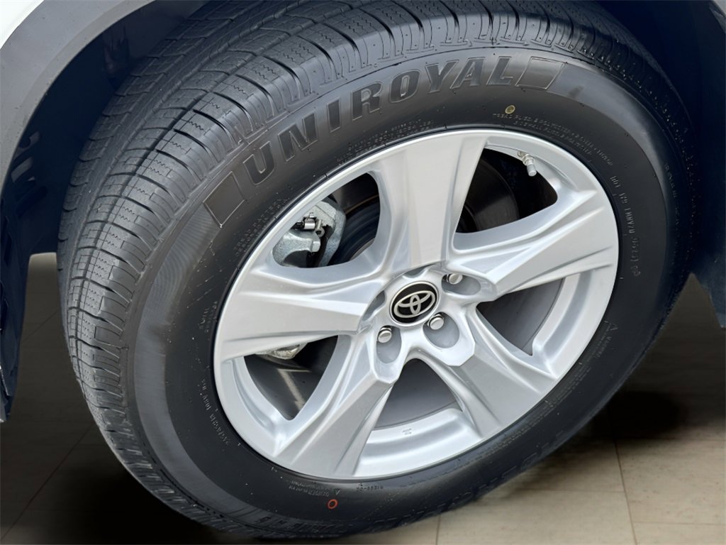 Used 2024 Toyota Highlander LE image 20