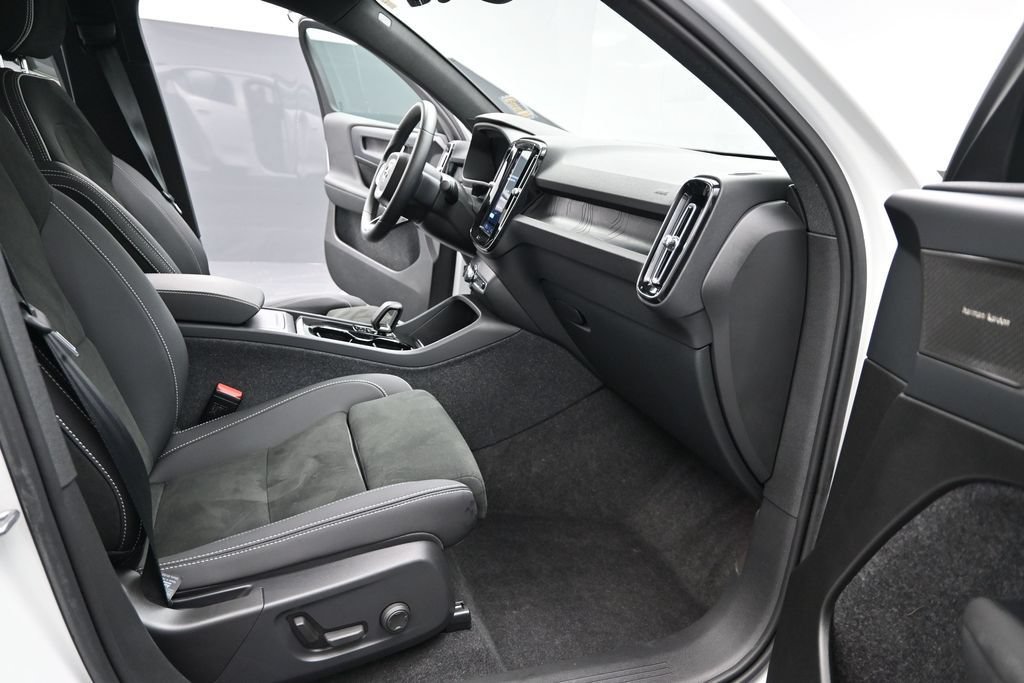 Used 2023 Volvo C40 P8 Recharge Ultimate AWD/4WD image 20