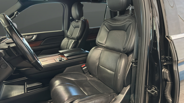 Used 2018 Lincoln Navigator Select AWD/4WD image 9