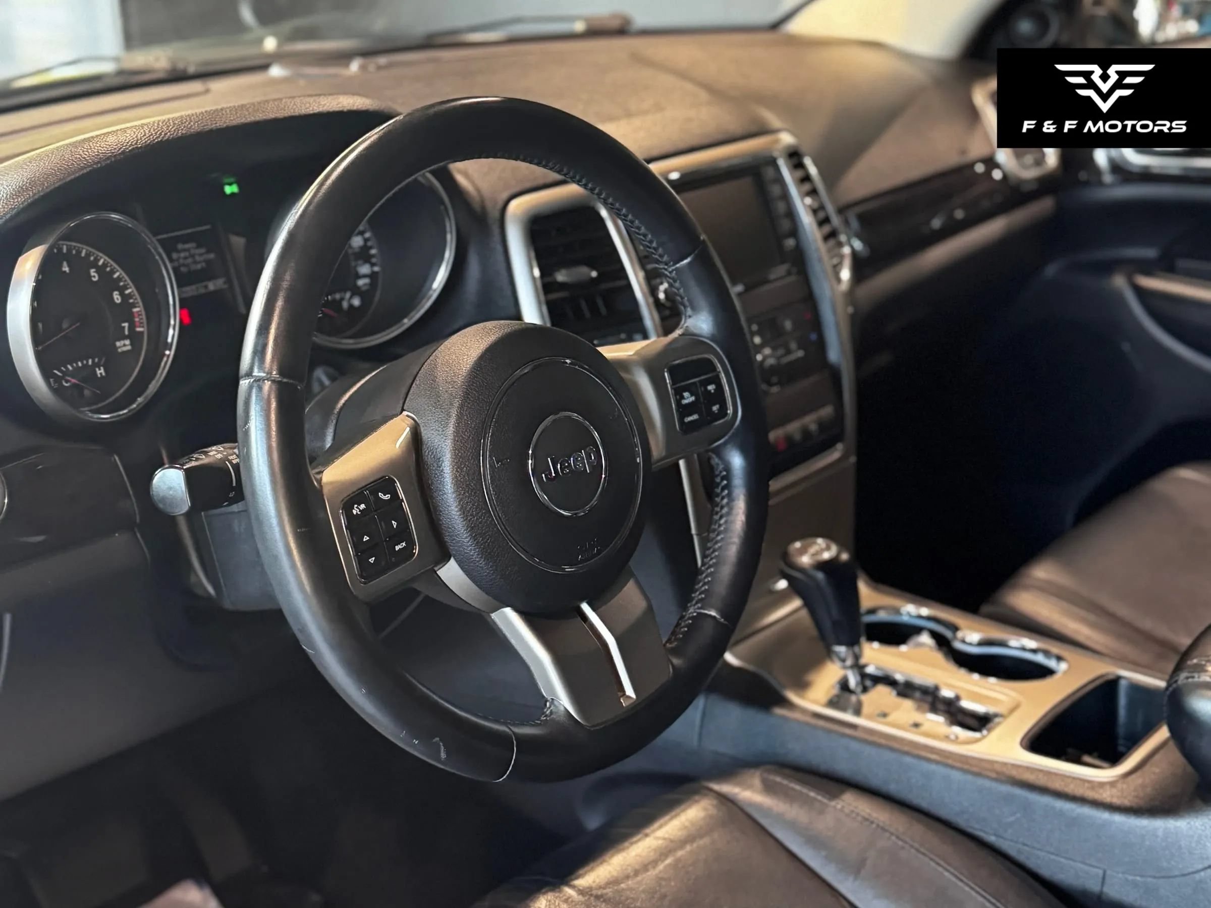 Used 2012 Jeep Grand Cherokee Laredo AWD/4WD image 7