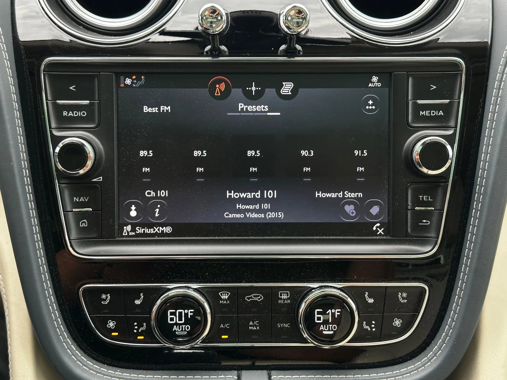Used 2017 Bentley Bentayga AWD/4WD image 43