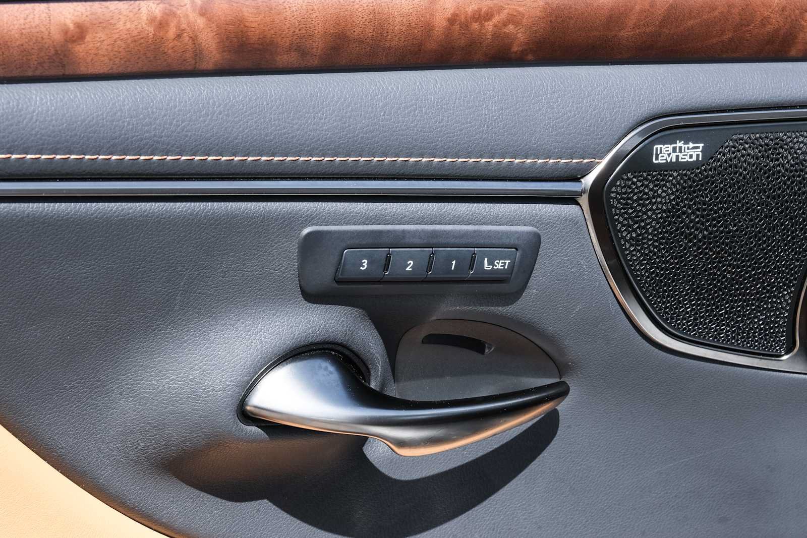 Used 2022 Lexus ES 300h Ultra Luxury w/ Accessory Package 2 FWD image 35