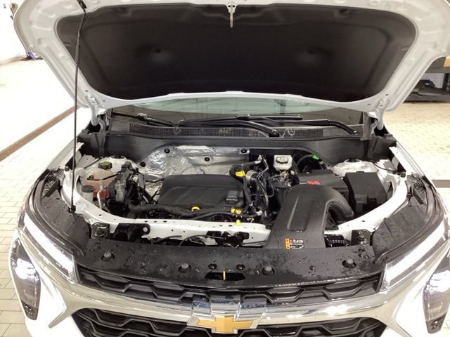 Used 2025 Chevrolet Trax LT FWD image 15