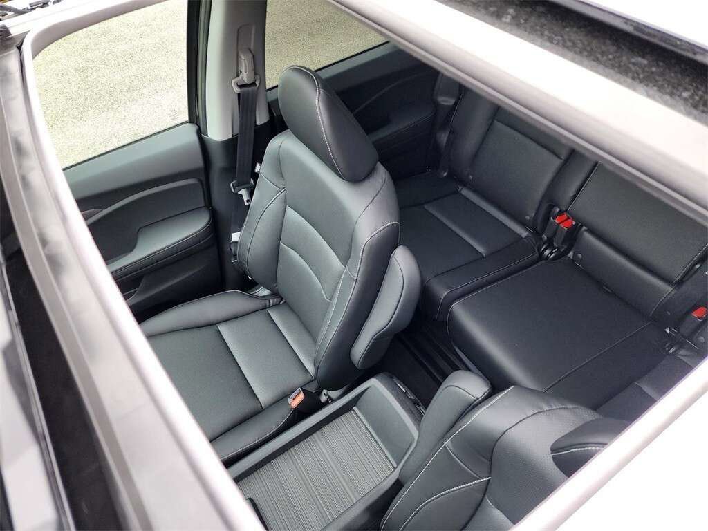 Used 2023 Honda Ridgeline RTL-E image 2