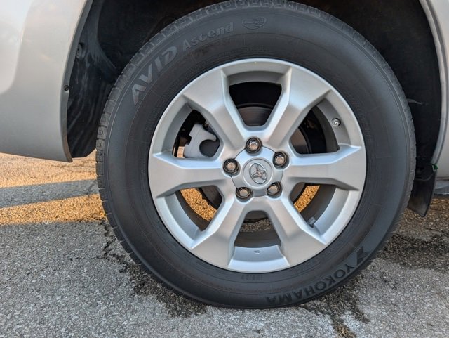 Used 2014 Toyota RAV4 EV image 27