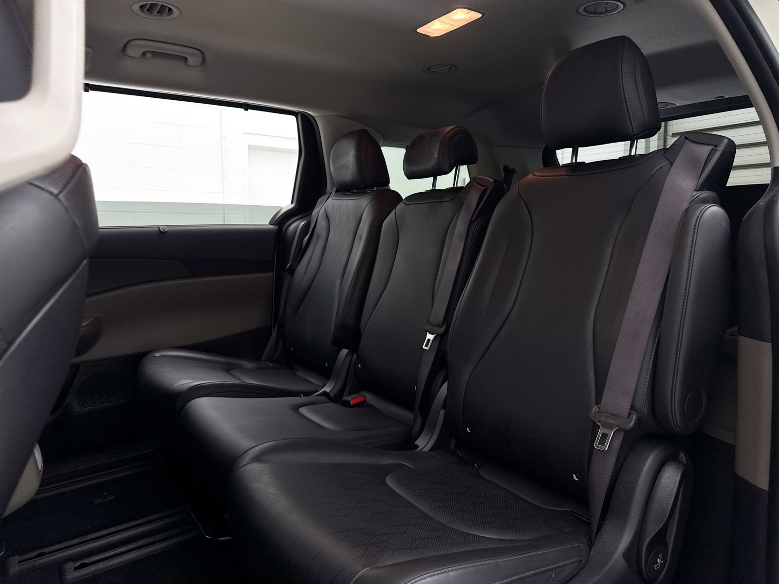 Certified 2025 Kia Carnival EX image 33