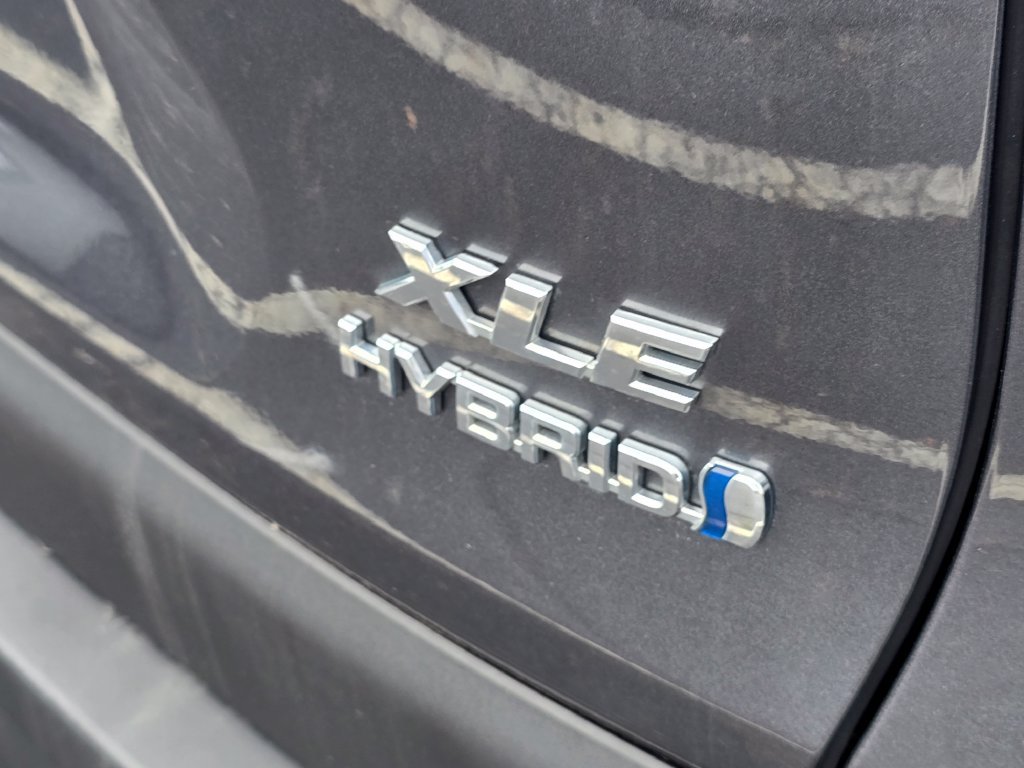 Used 2021 Toyota RAV4 XLE w/ Convenience Package AWD/4WD image 13