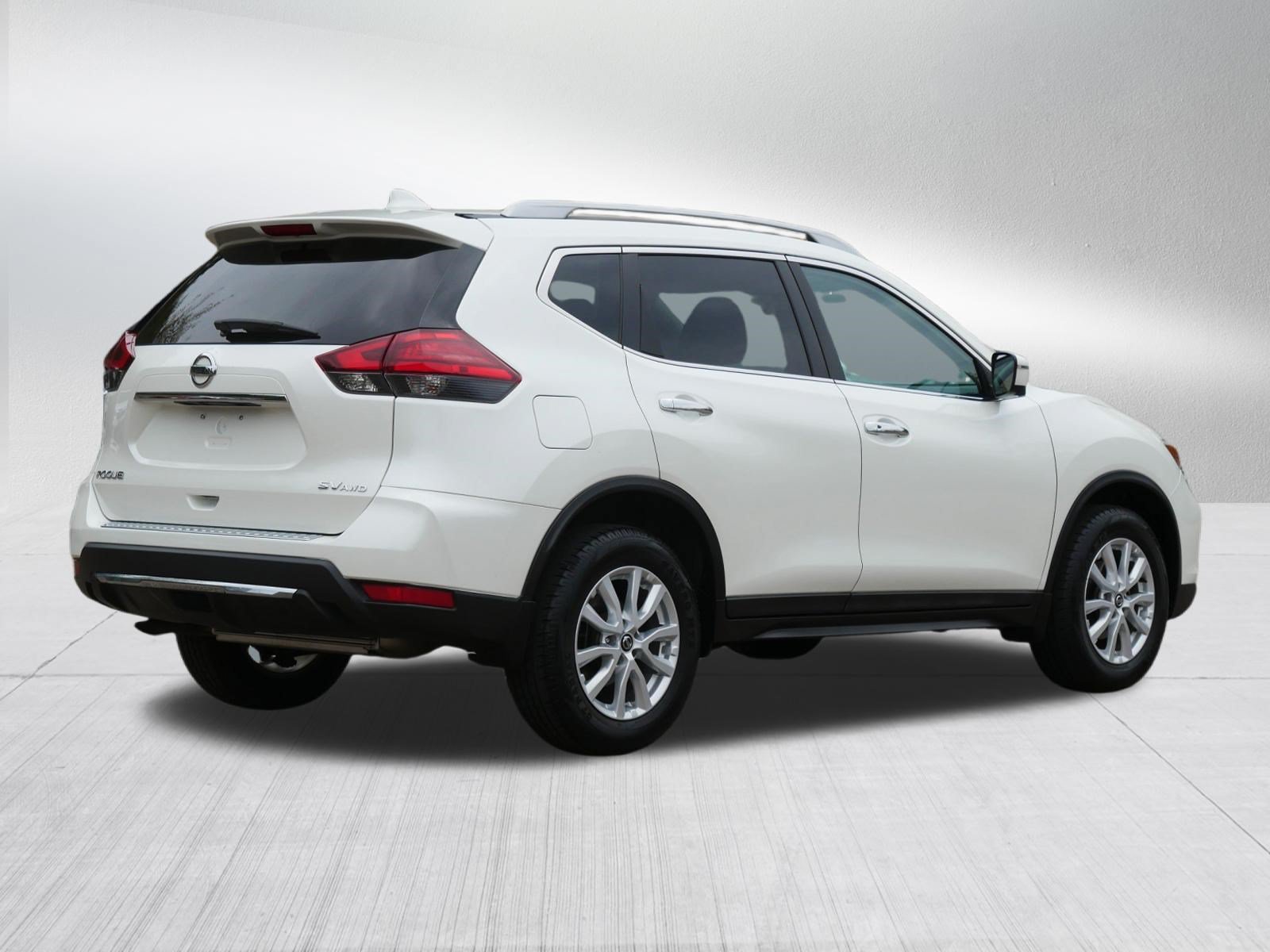 Certified 2017 Nissan Rogue SV w/ SV Premium Package AWD/4WD image 7