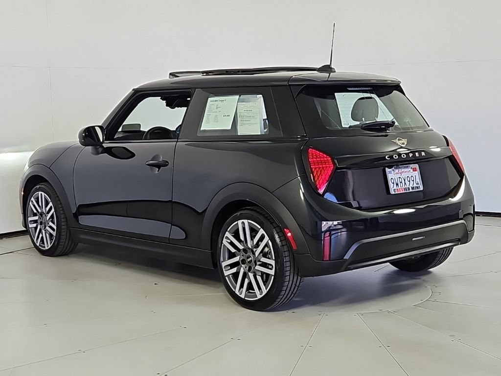 Used 2026 MINI Cooper 2-Door Hardtop FWD image 9