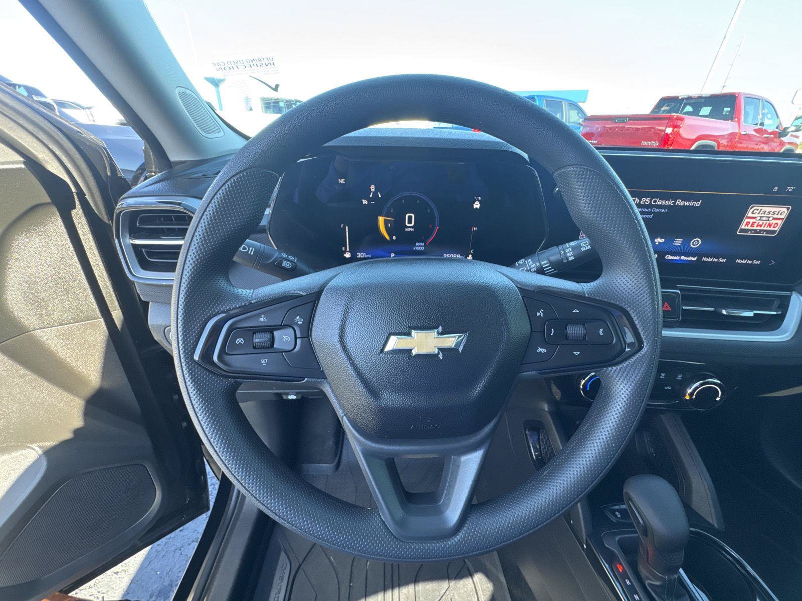 Used 2025 Chevrolet TrailBlazer LT w/ Driver Confidence Package FWD image 18