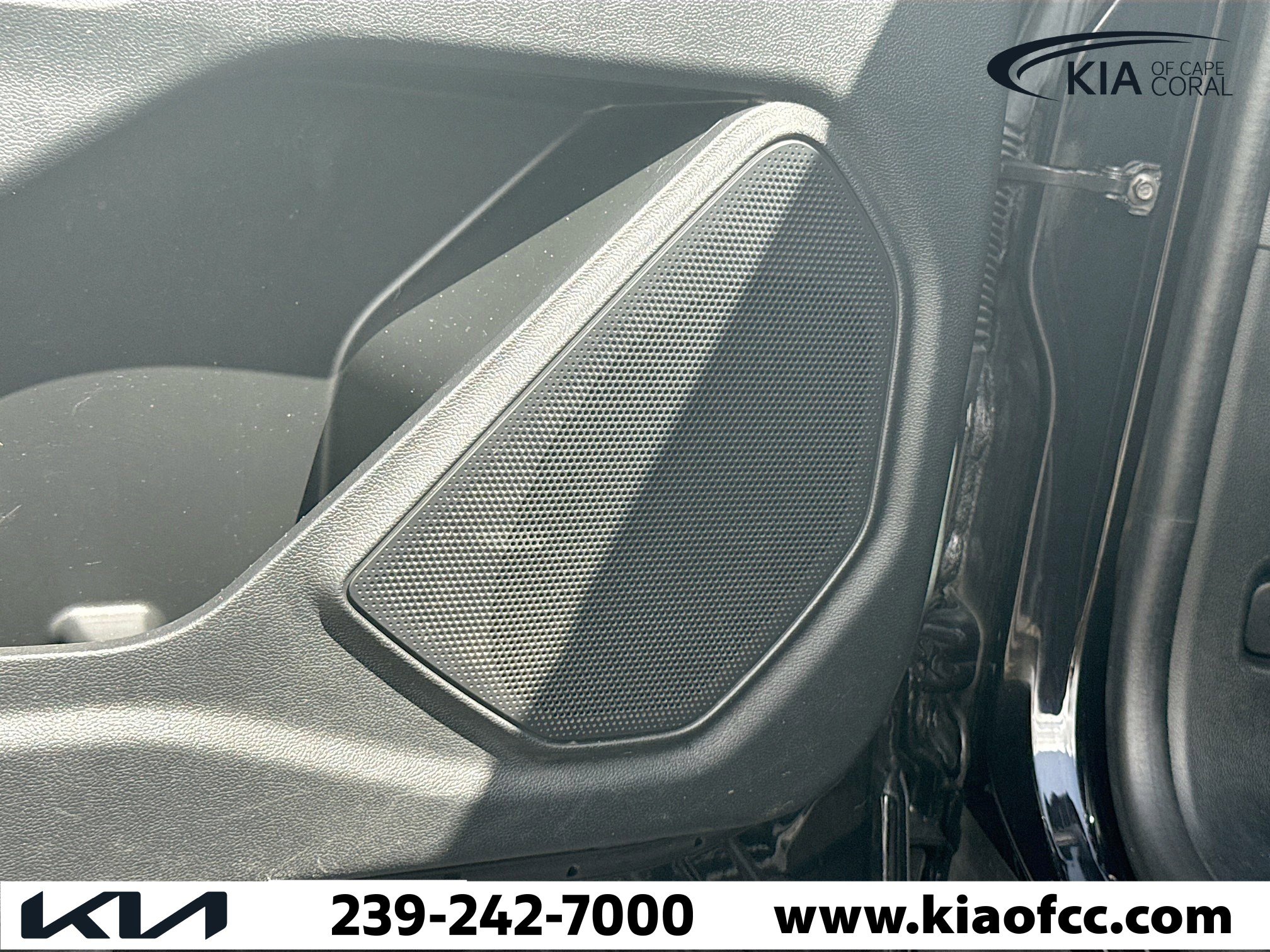 Used 2022 Ford Explorer XLT image 23