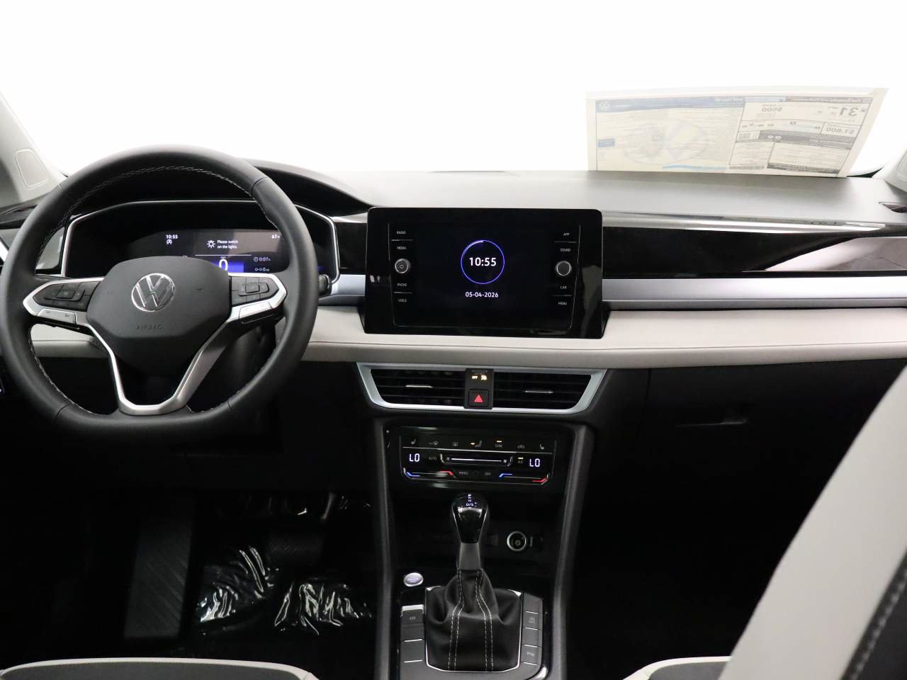 New 2026 Volkswagen Taos SE FWD image 13
